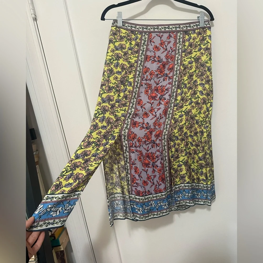 Alice + Olivia Athena midi floral swingy viscose skirt w/ slits -8 (fits like 6) - Picture 4 of 16